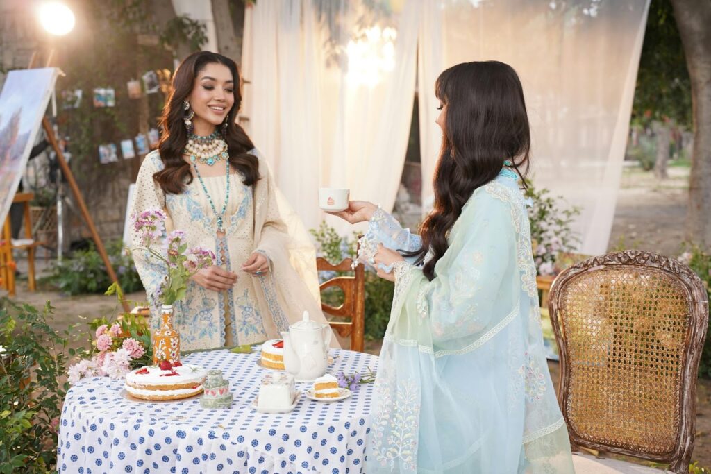 Pakistani Clothing – Traditional & Modern Fashion Trends